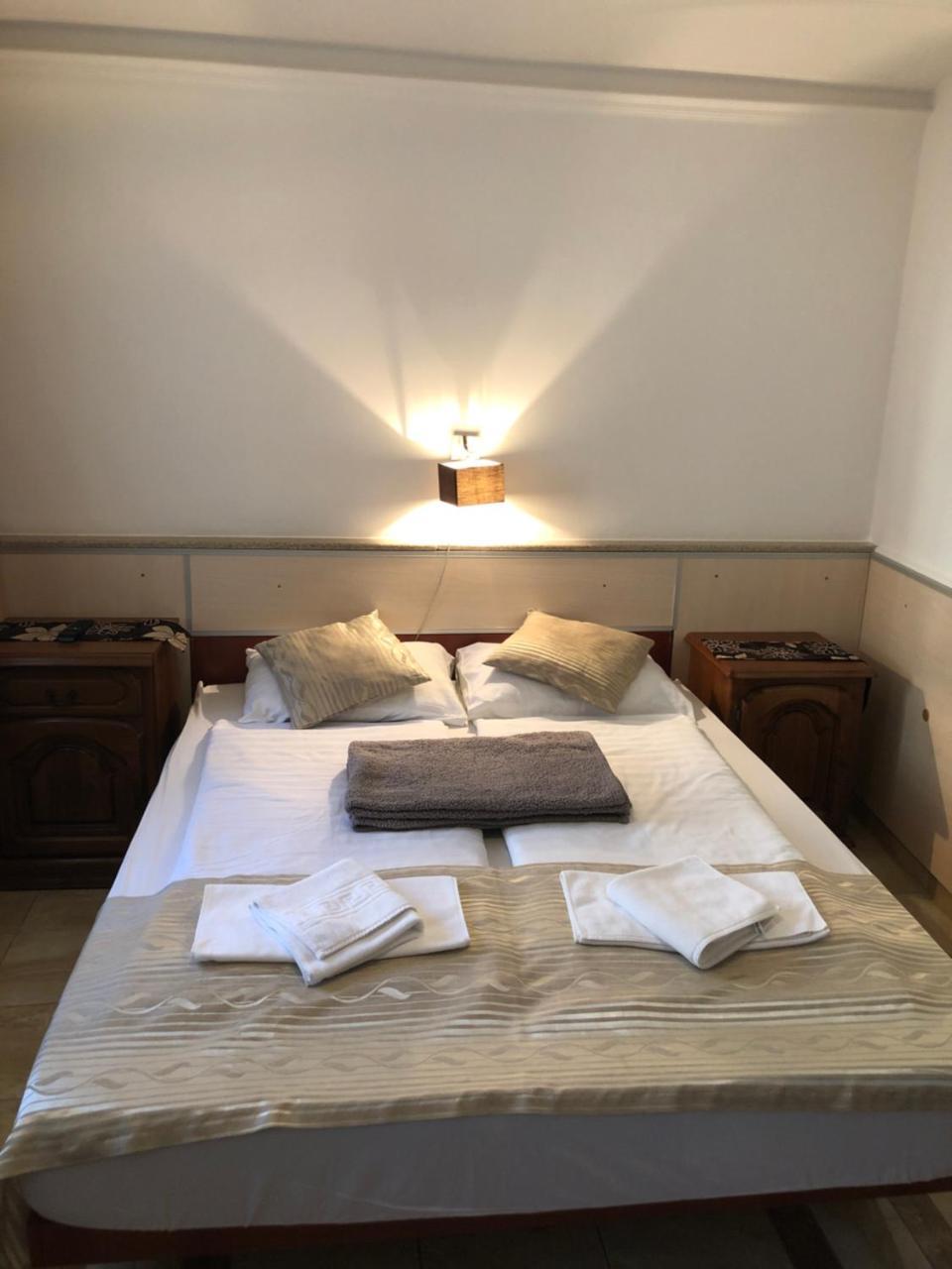Mosoly Apartman Szeged Esterno foto